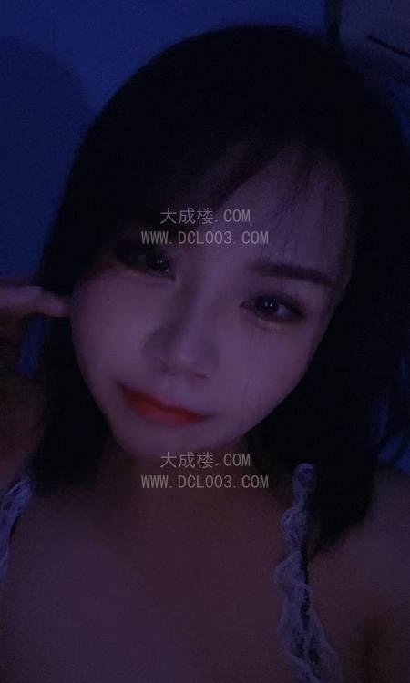 天津过年不打烊制服少妇