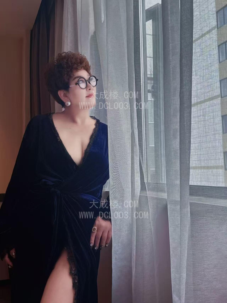 虹口丰满翘臀少妇