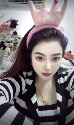 南京夫子庙大胸美女