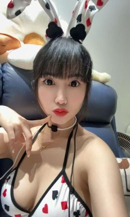 南山童颜巨乳美少妇