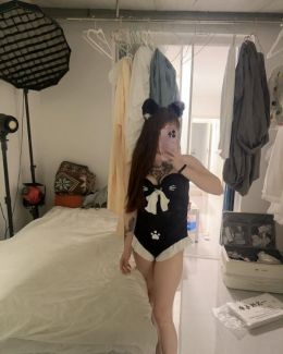 长宁白嫩纹身美女