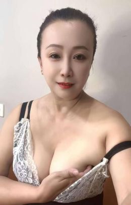 杭州东站风骚翘臀雯雯