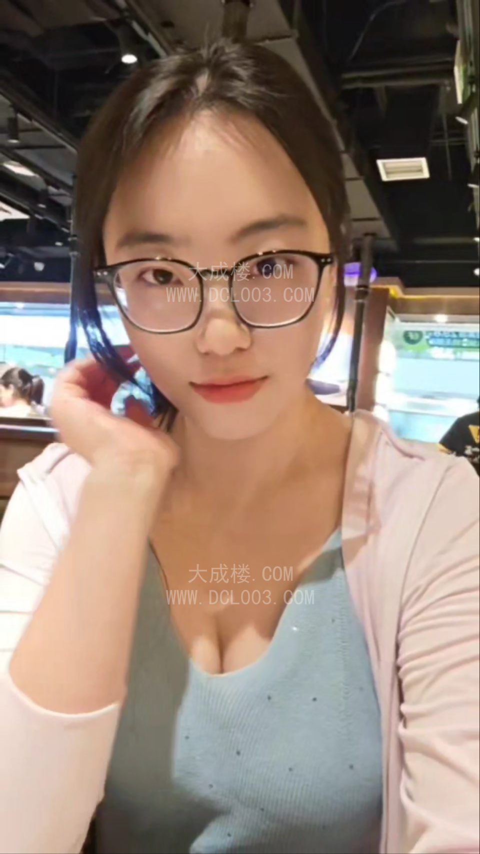 南开极致反差眼镜妹