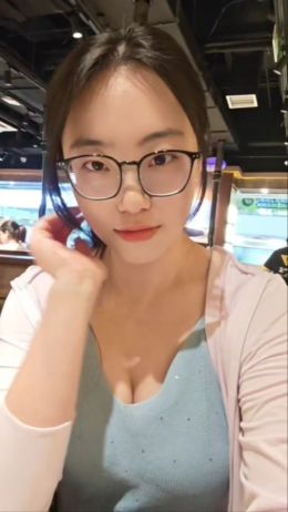 南开极致反差眼镜妹