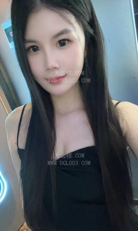 白云肤白大长腿御姐