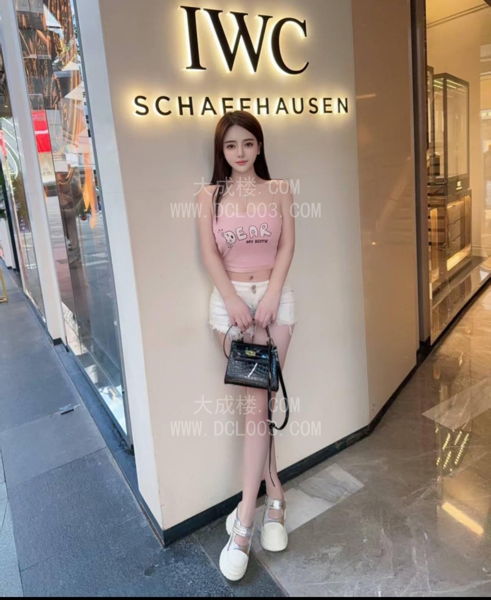 东城小橙子肤白貌美自聊自做