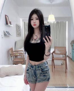 龙华纹身大奶靓妹