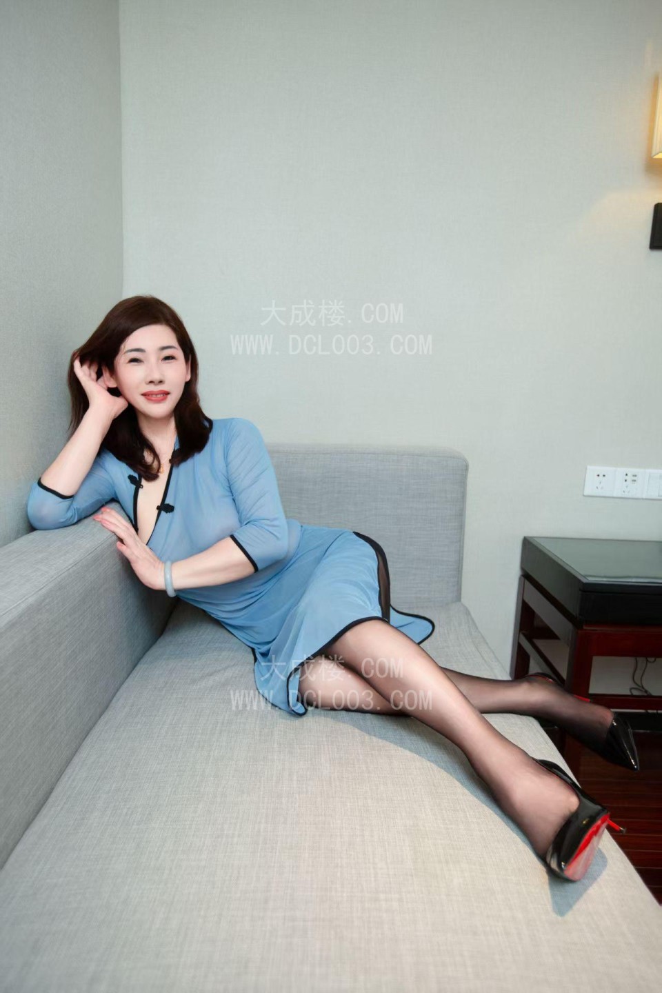 奉贤36D大奶翘臀美少妇