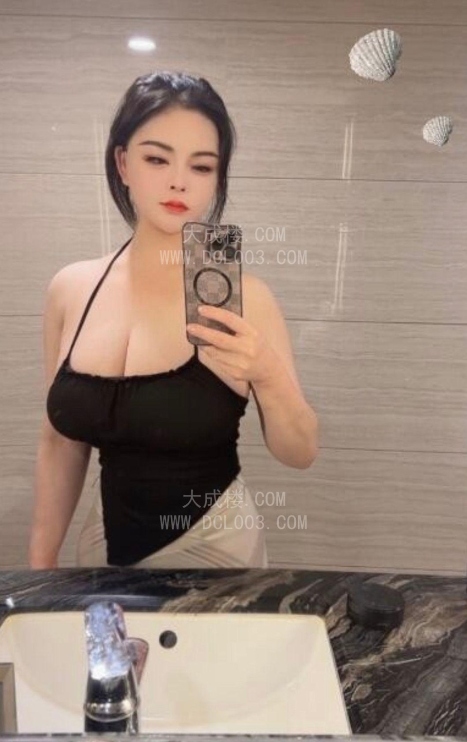 罗湖天然巨乳H杯美眉