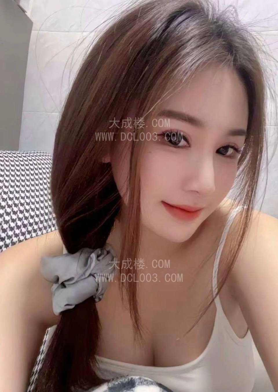 天河大胸少女好皮肤杰尼