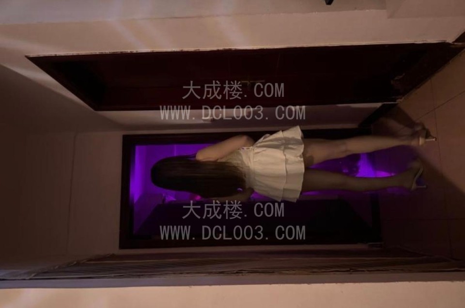 白云性感长腿御姐