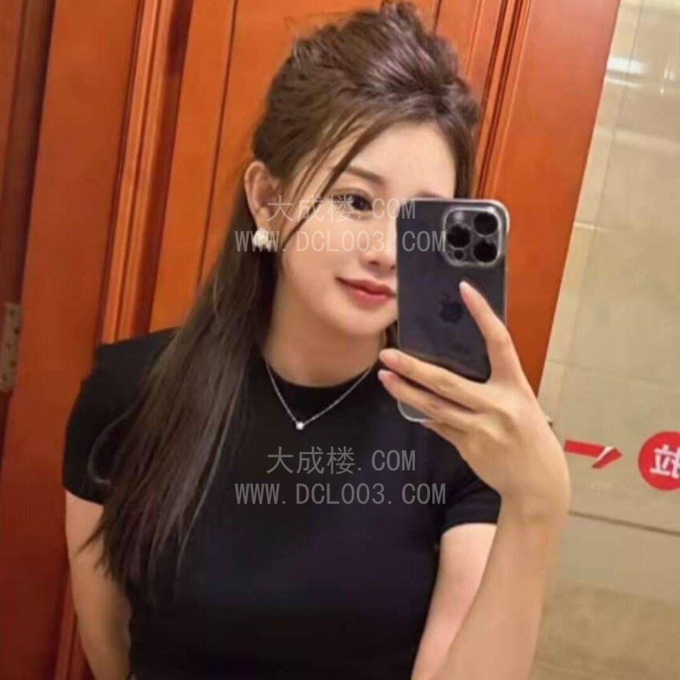活泼的甜甜小可爱