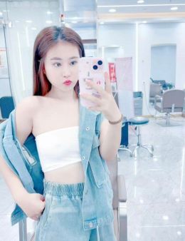 粉嫩美乳白虎妹