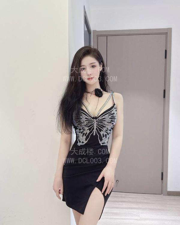 肤白貌美萱萱老师