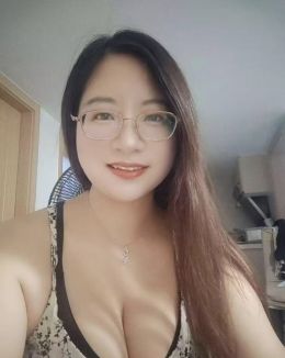 海珠奶牛眼镜妹