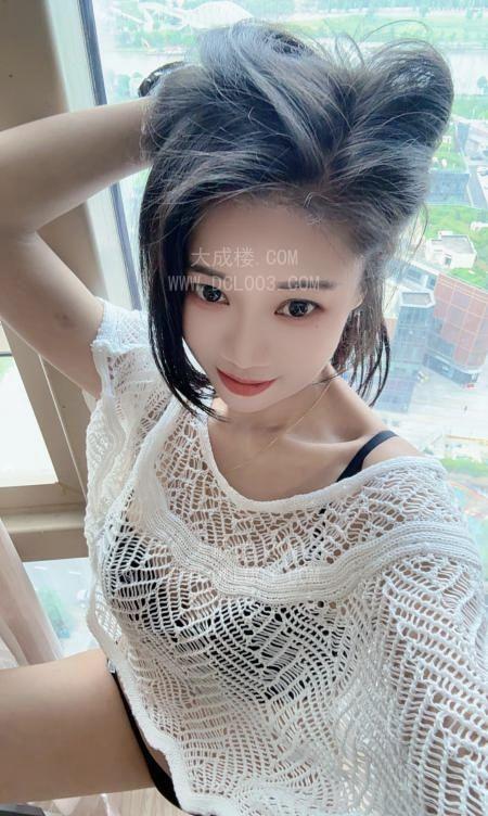 白嫩服务少妇